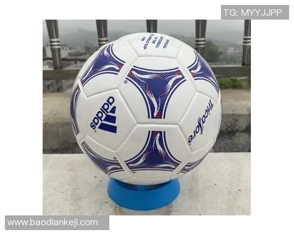 杨明足球明星签名拼多多足球热销中球迷必备的收藏品